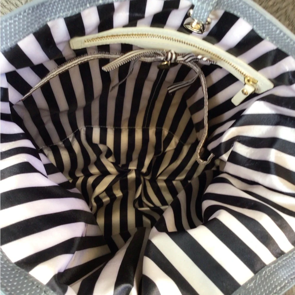 ❌SOLD❌ Henri Bendel Blue Nylon/Leather Tote Bag - Picture 8 of 11